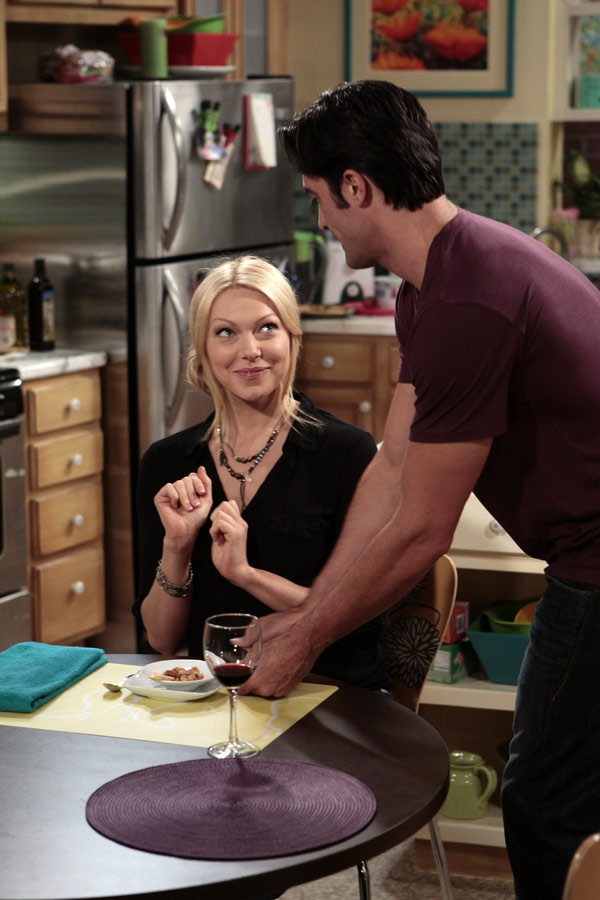 Are You There, Chelsea? - Filmfotók - Laura Prepon, Gilles Marini