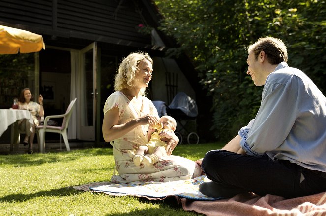 Bánat és öröm - Filmfotók - Ida Dwinger, Helle Fagralid, Jakob Cedergren