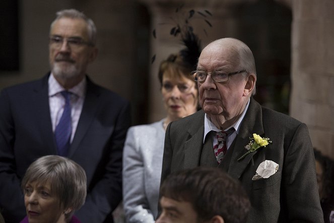 Love & Marriage - De la película - Larry Lamb, Celia Imrie