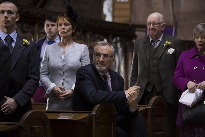 Love & Marriage - Photos - Celia Imrie, Larry Lamb