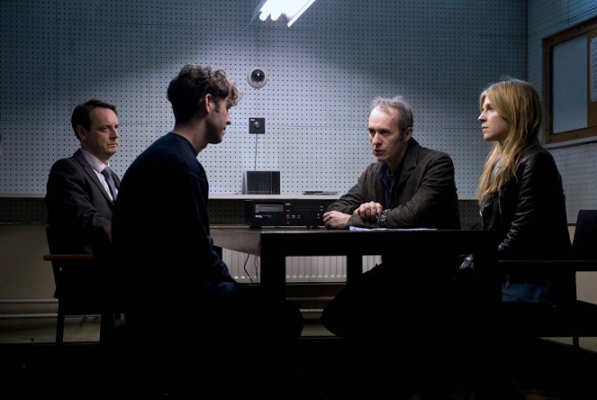 The Tunnel - Do filme - Stephen Dillane, Clémence Poésy
