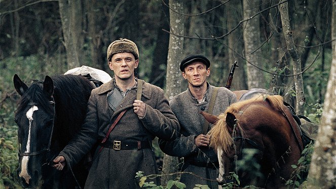 We mgle - Z filmu - Vladislav Abashin, Sergei Kolesov