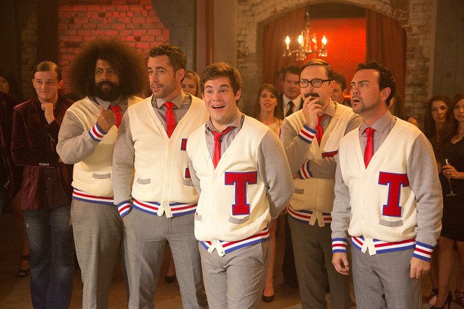 Pitch Perfect 2 - Z filmu - Reggie Watts, Jason Jones, Adam Devine, John Hodgman, Joe Lo Truglio