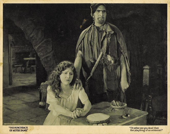 The Hunchback of Notre Dame - Mainoskuvat - Patsy Ruth Miller, Ernest Torrence