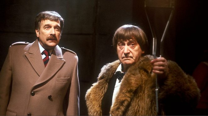 Doctor Who - Season 6 - The Invasion: Episode 3 - Photos - Nicholas Courtney, Patrick Troughton