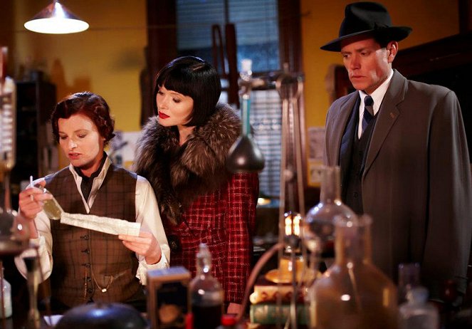 Miss Fisher's Murder Mysteries - Season 1 - Raisins and Almonds - Photos - Essie Davis