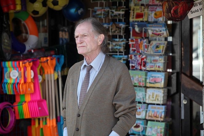 Broadchurch - A Town Wrapped in Secrets - Photos - David Bradley