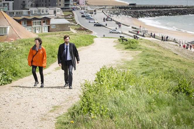 Broadchurch - The End Is Where It Begins - Episode 2 - Z filmu - Olivia Colman, David Tennant