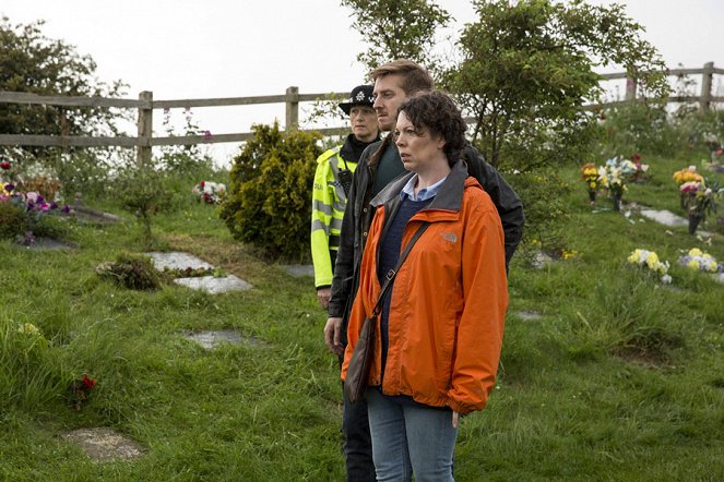 Broadchurch - The End Is Where It Begins - Episode 1 - Photos - Arthur Darvill, Charlotte Rampling