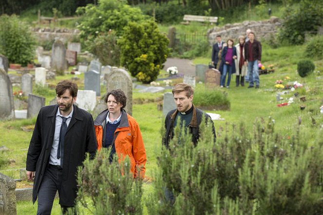 Broadchurch - The End Is Where It Begins - Episode 1 - Photos - David Tennant, Olivia Colman, Arthur Darvill