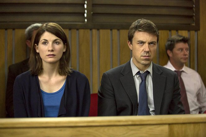 Broadchurch - The End Is Where It Begins - Episode 2 - Film - Jodie Whittaker, Andrew Buchan