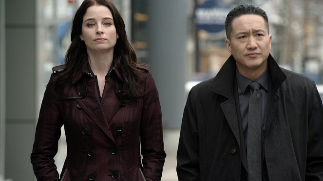 Continuum - 30 Minutes to Air - Z filmu - Rachel Nichols, Terry Chen