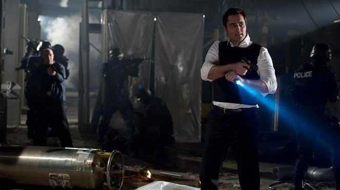 Continuum - Season 1 - Fast Times - Photos - Victor Webster