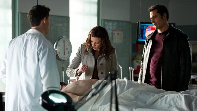 Continuum - Wasting Time - Photos - Rachel Nichols, Victor Webster