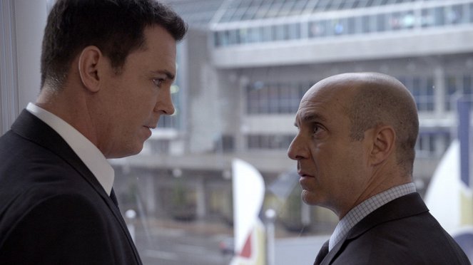 Continuum - Season 2 - Split Second - Photos - Nicholas Lea, Brian Markinson