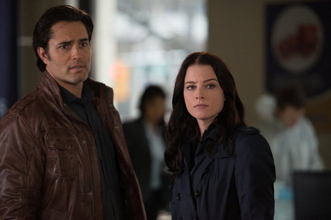 Continuum - Minute to Win It - Photos - Victor Webster, Rachel Nichols