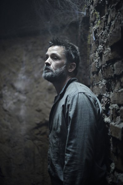 Helix - Season 2 - Oubliette - Van film - Billy Campbell