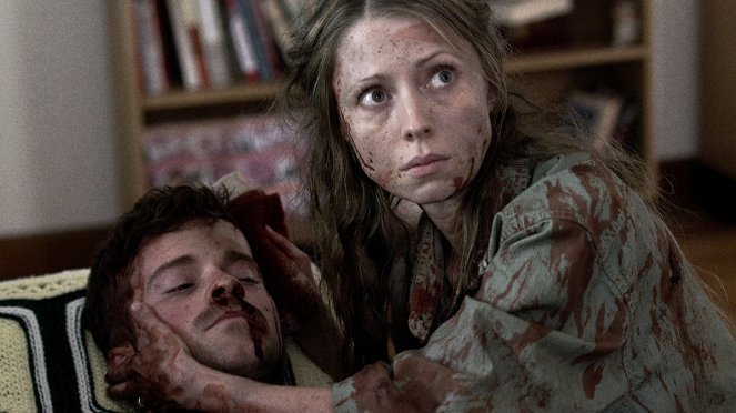 Z, mint zombi - Season 1 - Home Sweet Zombie - Filmfotók - Adam Lippert, Sali Sayler