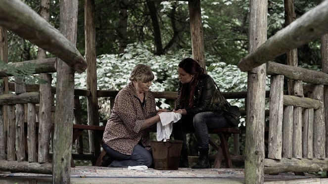 Z Nation - Season 1 - Die Schwestern der Barmherzigkeit - Filmfotos - Kelly McGillis, Anastasia Baranova