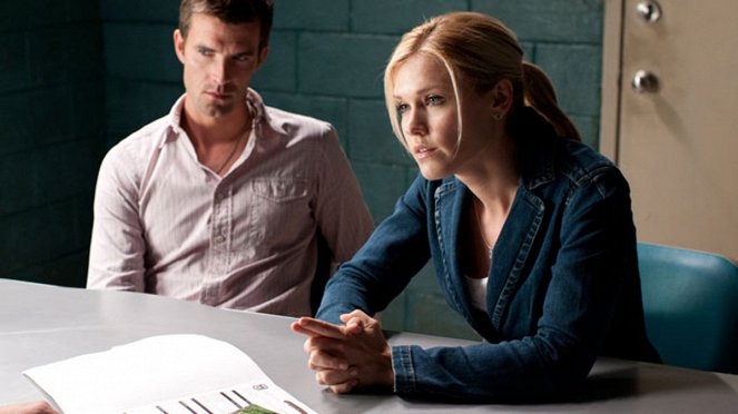 Haven - Season 2 - Business as Usual - Photos - Lucas Bryant, Emily Rose