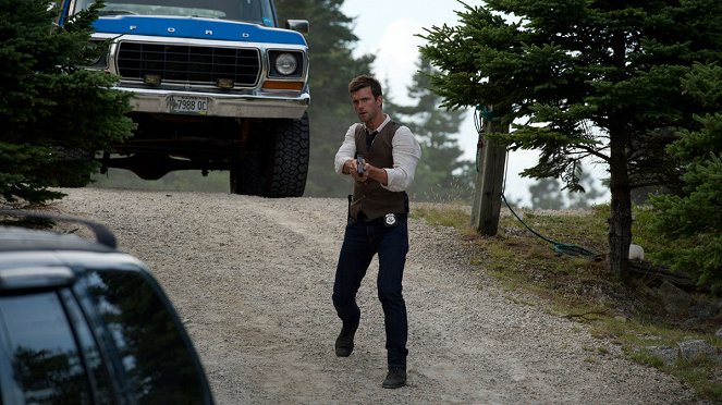 Haven - Burned - De la película - Lucas Bryant