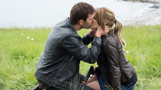 Haven - Season 4 - Lost and Found - Photos - Lucas Bryant, Emily Rose