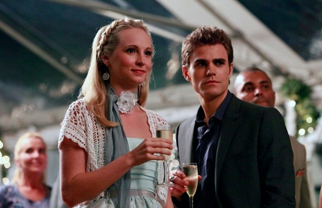 The Vampire Diaries - Family Ties - Photos - Candice King, Paul Wesley