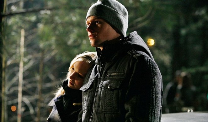 The Vampire Diaries - Season 1 - Fool Me Once - Photos - Candice King, Zach Roerig