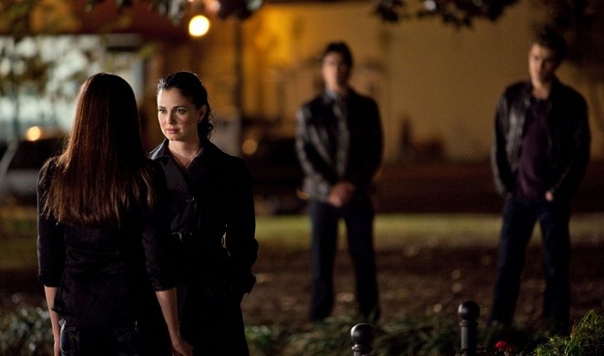The Vampire Diaries - Season 1 - Isobel - Photos - Mia Kirshner, Ian Somerhalder, Paul Wesley