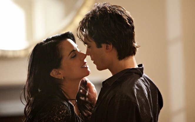 The Vampire Diaries - Season 1 - Isobel - Photos - Mia Kirshner, Ian Somerhalder