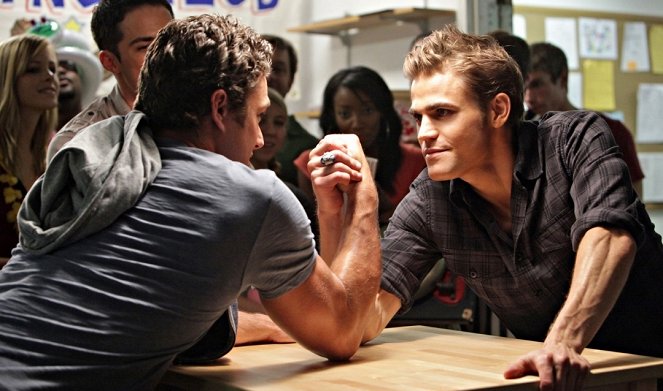 The Vampire Diaries - Brave New World - Photos - Taylor Kinney, Paul Wesley