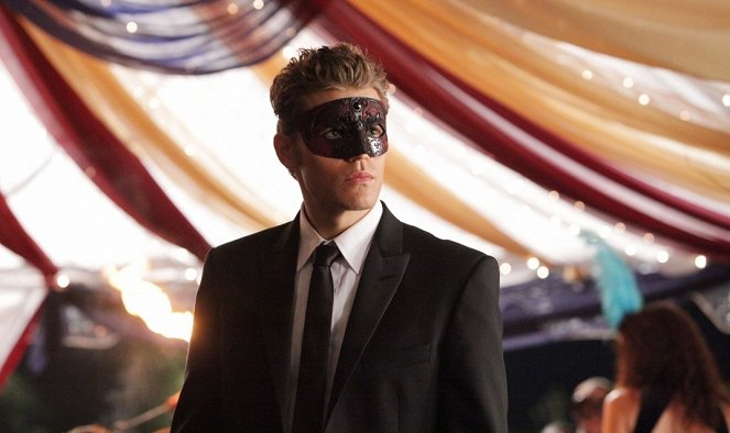 The Vampire Diaries - Season 2 - Masquerade - Photos - Paul Wesley