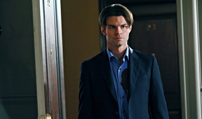 The Vampire Diaries - The Dinner Party - Photos - Daniel Gillies