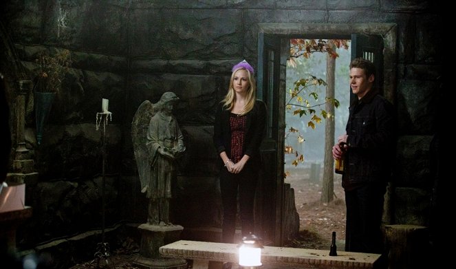 The Vampire Diaries - Our Town - Photos - Candice King, Zach Roerig