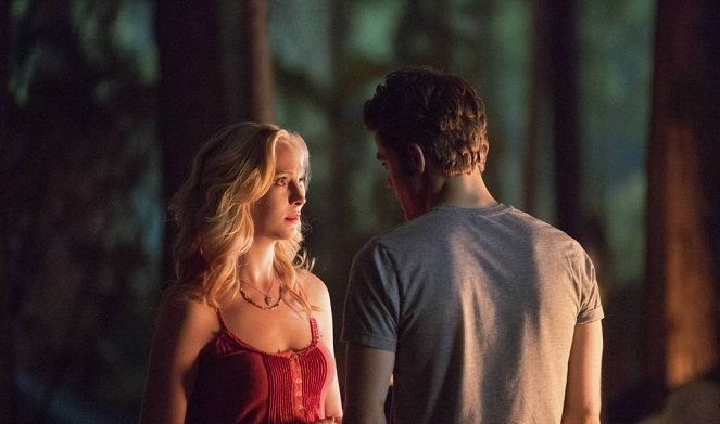 The Vampire Diaries - For Whom the Bell Tolls - Van film - Candice King, Paul Wesley