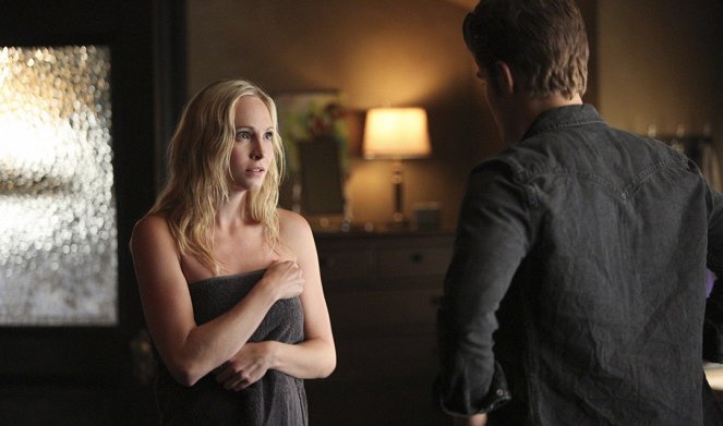 The Vampire Diaries - Season 6 - Blutiges Homecoming - Filmfotos - Candice King, Paul Wesley