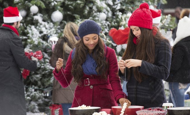 The Vampire Diaries - Christmas Through Your Eyes - Van film - Kat Graham, Nina Dobrev