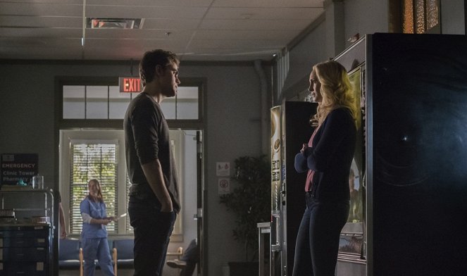 The Vampire Diaries - Prayer for the Dying - Photos - Paul Wesley, Candice King