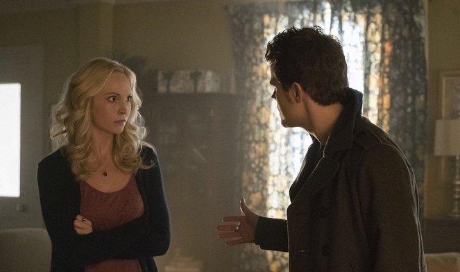 The Vampire Diaries - Prayer for the Dying - Van film - Candice King, Paul Wesley