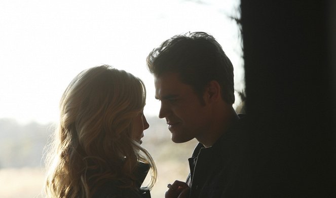 The Vampire Diaries - Stay - Photos - Candice King, Paul Wesley