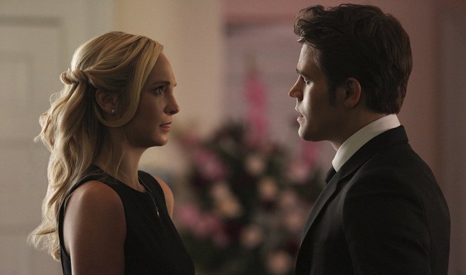 The Vampire Diaries - Let Her Go - Photos - Candice King, Paul Wesley