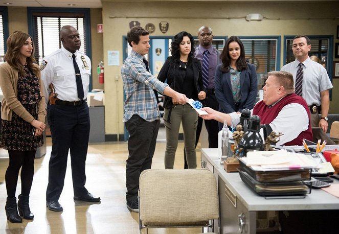 Brooklyn Nine-Nine - Photos - Chelsea Peretti, Andre Braugher, Andy Samberg, Stephanie Beatriz, Terry Crews, Melissa Fumero, Joel McKinnon Miller, Joe Lo Truglio