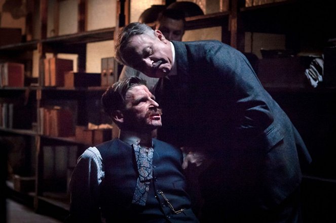 Peaky Blinders - Episode 1 - Photos - Paul Anderson, Sam Neill