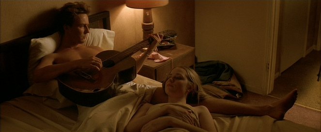 Cizinec - Z filmu - Edward Norton, Evan Rachel Wood