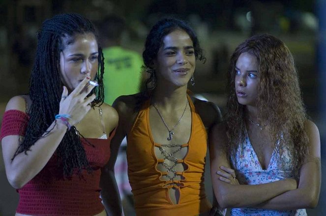 Sonhos Roubados - De la película - Nanda Costa, Kika Farias, Amanda Diniz