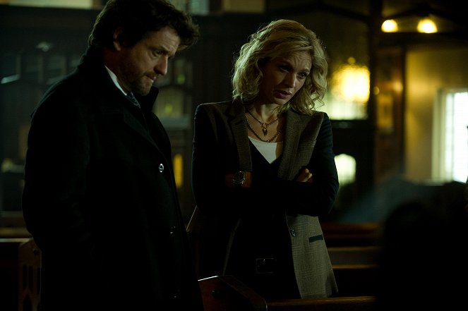 Motive - Fallen Angel - De la película - Louis Ferreira, Kristin Lehman