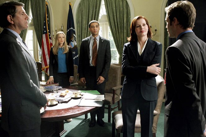 Commander in Chief - Photos - Peter Coyote, Ever Carradine, Harry Lennix, Geena Davis