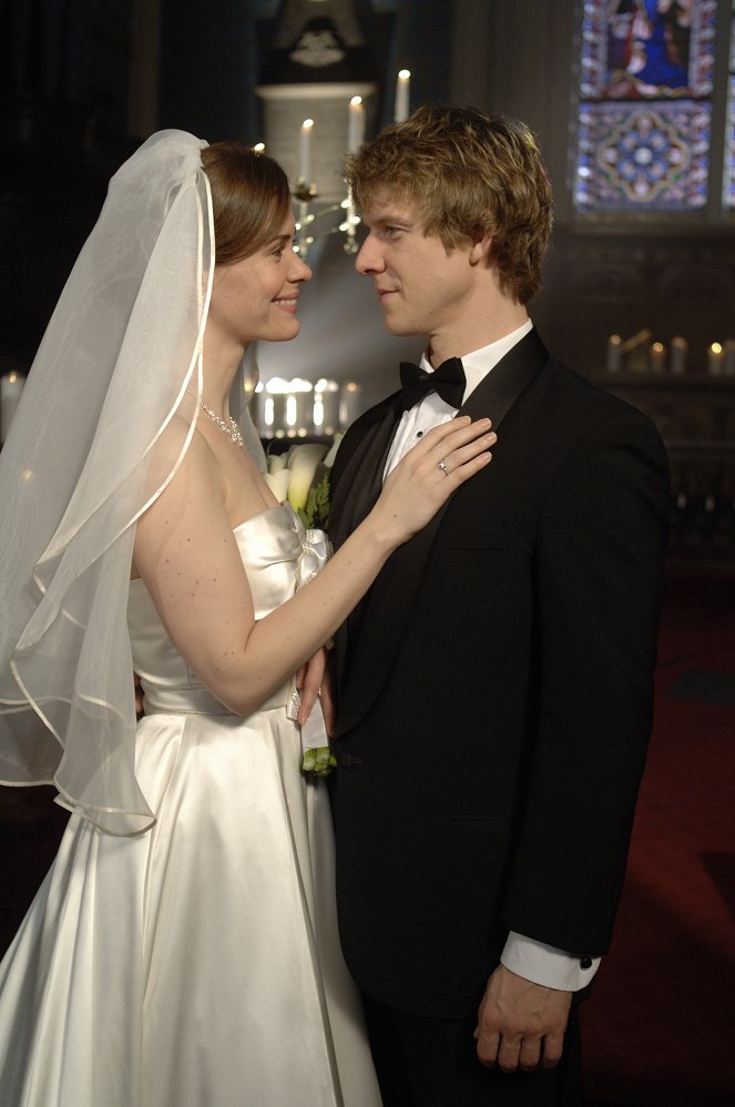 Svatba na spadnutí - Z filmu - Sarah Paulson, Eric Mabius