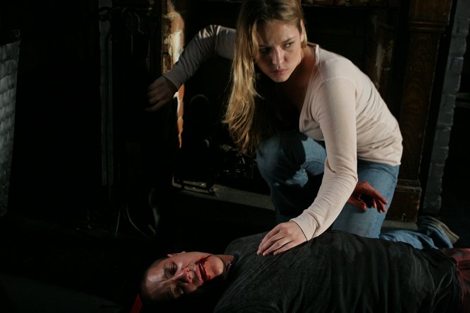 Hra na vraha - Z filmu - Theo Rossi, Agnes Bruckner