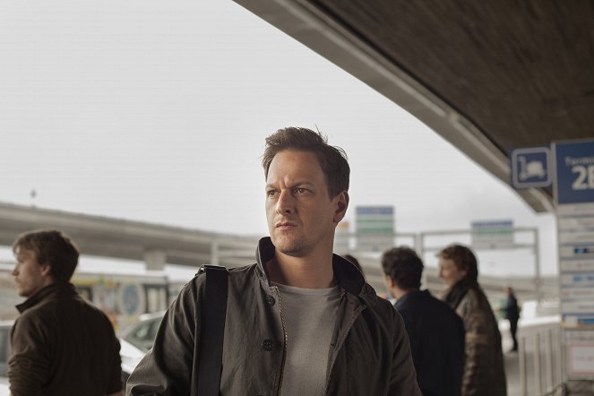 Bird People - Z filmu - Josh Charles